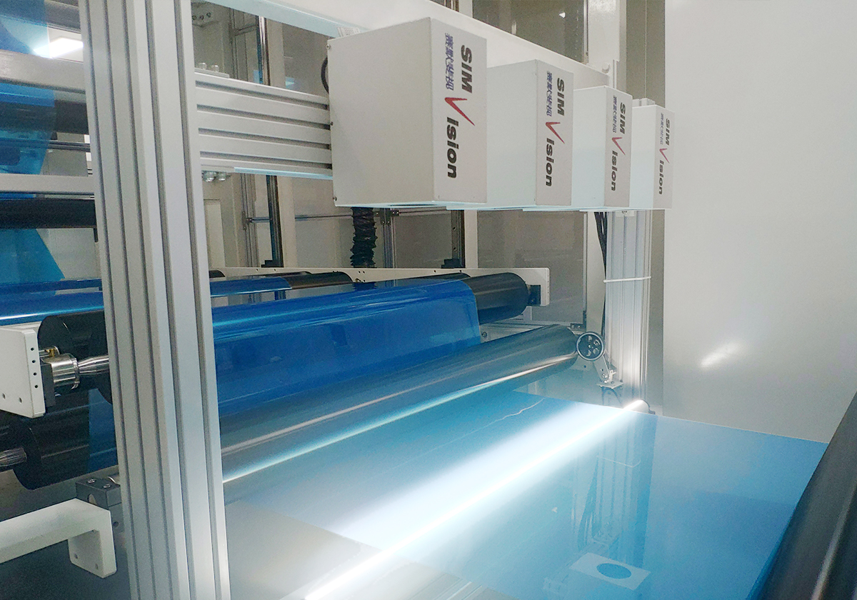 薄膜生產的“火眼金睛”：表面瑕疵檢測設備如何守護品質生命線